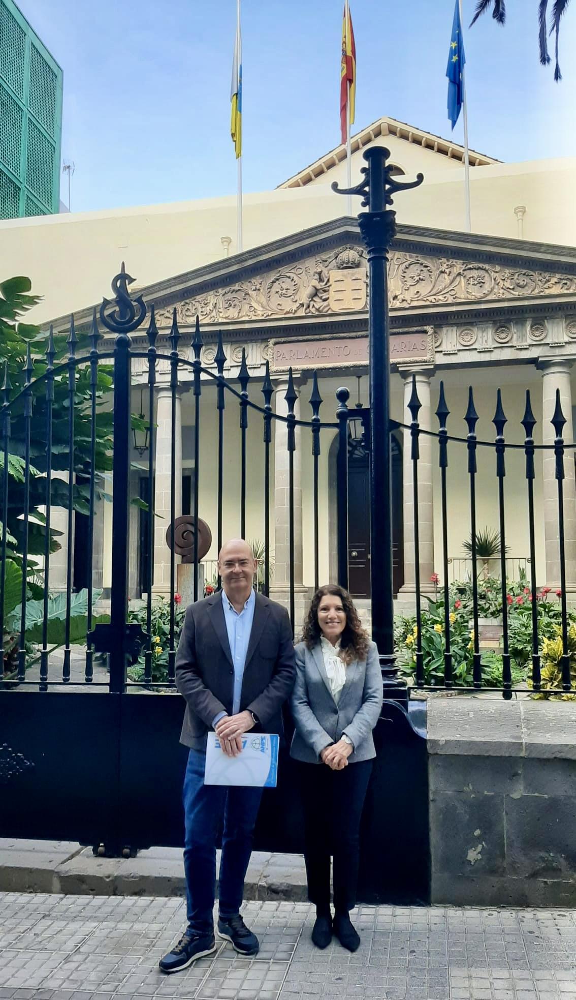 pedro-crespo-y-mari-a-perera--anpe--en-el-parlamen